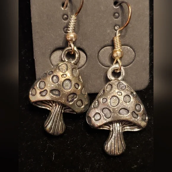 Mushroom Earrings, Very Cool, Very Unusual! French Wires. NWOT. 1" Approx. Cute! - Picture 2 of 4